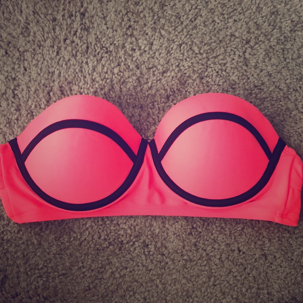 Strapless swim top